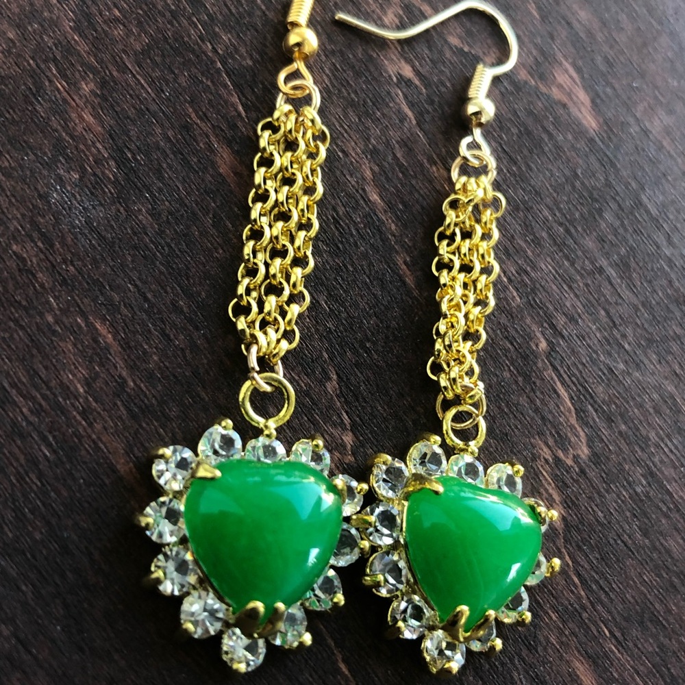 Elegant Green Heart Earrings with Gold Accents